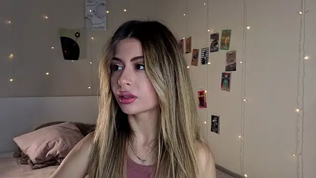 Snapshot of GeorginaHarn chatting on October 22, 8:14 am GeorginaHarn online show from October 22, 8:14 am