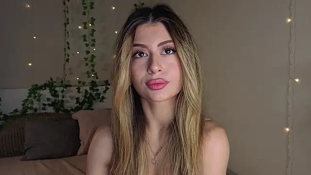 Snapshot of GeorginaHarn chatting on November 2, 8:06 am GeorginaHarn online show from November 2, 8:06 am