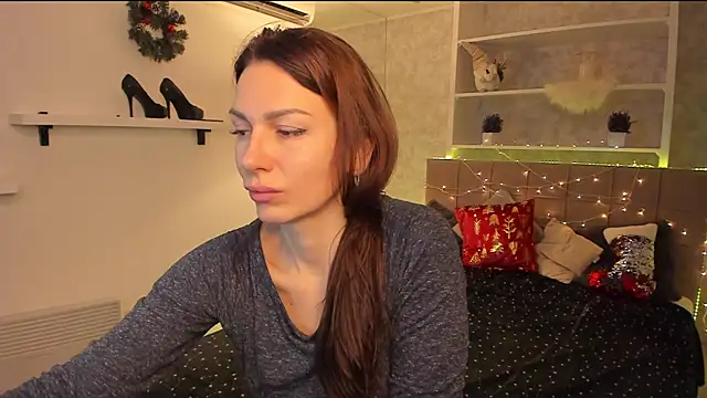 Snapshot of IsabelKiss chatting on December 15, 7:01 am IsabelKiss online show from December 15, 7:01 am