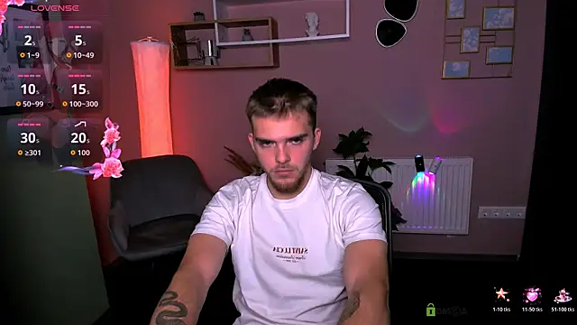 Snapshot of aron_black_ chatting on October 29, 8:21 pm aron black  online show from October 29, 8:21 pm