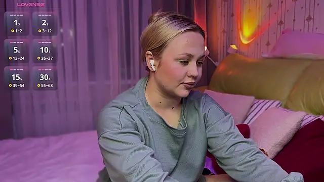 Estella Elwood online show from February 19, 4:58 pm