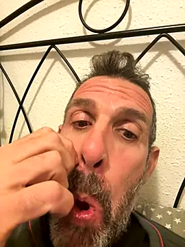 Snapshot of gigolobcn chatting on December 4, 5:32 pm gigolobcn online show from December 4, 5:32 pm