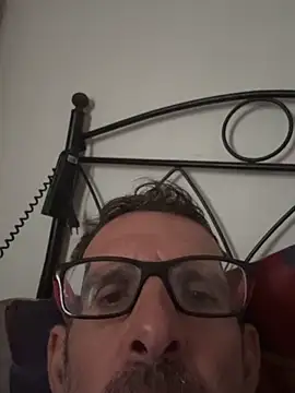 Snapshot of gigolobcn chatting on December 14, 11:26 am gigolobcn online show from December 14, 11:26 am