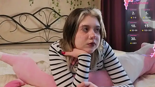 Snapshot of IrisSoCute chatting on September 19, 8:27 am IrisSoCute online show from September 19, 8:27 am