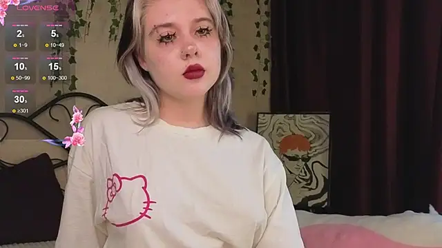 Snapshot of IrisSoCute chatting on October 24, 8:33 am IrisSoCute online show from October 24, 8:33 am