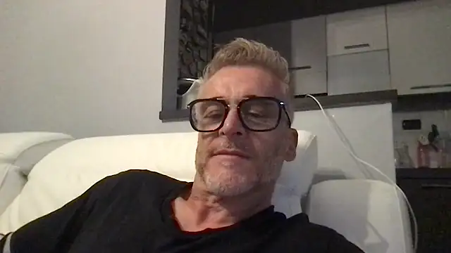 Axl hot online show from June 13, 7:23 pm