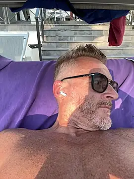 Axl hot online show from June 19, 5:39 pm