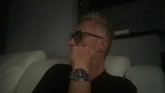 Axl hot online show from June 22, 7:11 pm