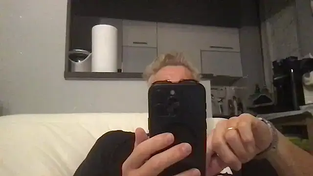 Axl hot online show from July 13, 7:49 pm