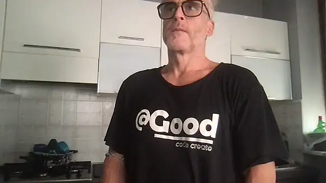 Axl hot online show from July 14, 5:18 pm