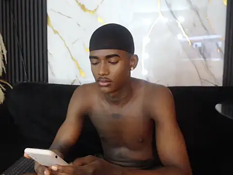 Snapshot of brihansexx chatting on November 15, 3:37 am brihansexx online show from November 15, 3:37 am