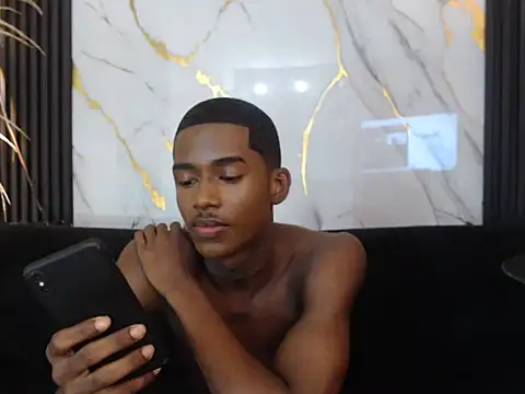 Snapshot of brihansexx chatting on November 30, 5:33 am brihansexx online show from November 30, 5:33 am