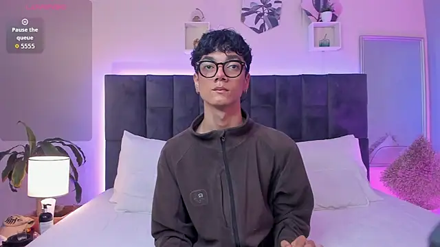 Snapshot of Phillicious__ chatting on September 17, 9:27 pm Phillicious online show from September 17, 9:27 pm