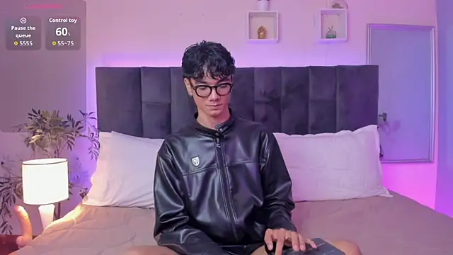 Snapshot of Phillicious__ chatting on December 3, 10:30 pm Phillicious online show from December 3, 10:30 pm