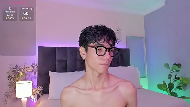 Snapshot of Phillicious__ chatting on December 14, 8:24 pm Phillicious online show from December 14, 8:24 pm