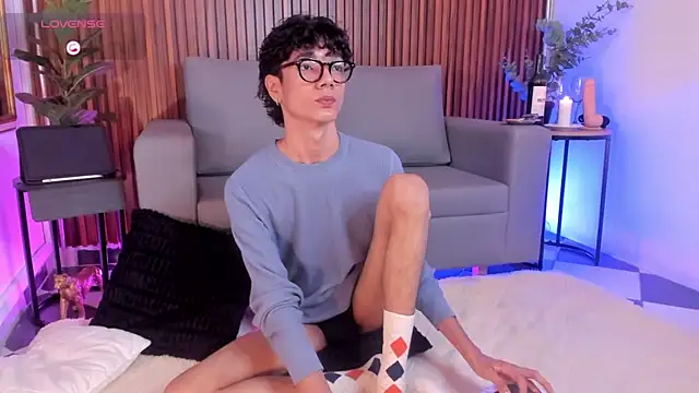 Snapshot of Phillicious__ chatting on February 14, 10:50 pm Phillicious online show from February 14, 10:50 pm