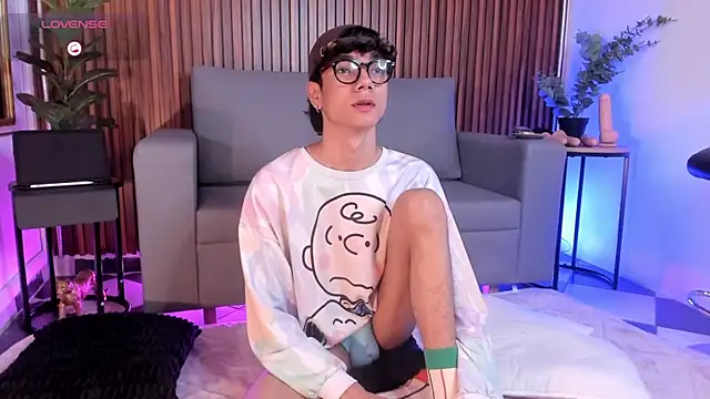 Snapshot of Phillicious__ chatting on February 18, 12:06 am Phillicious online show from February 18, 12:06 am