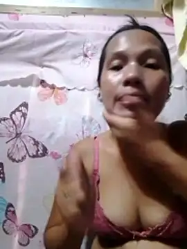 Snapshot of HotNaughtyGirl23 chatting on November 29, 8:17 am HotNaughtyGirl23 online show from November 29, 8:17 am