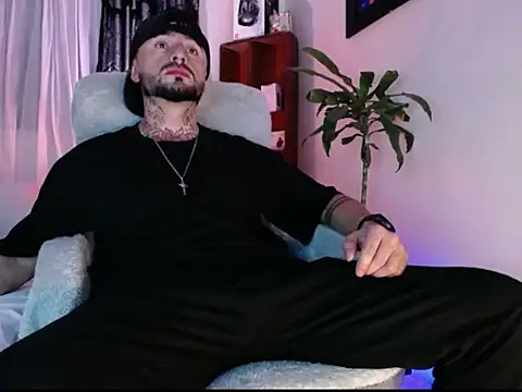 Snapshot of Edwardjonnes chatting on October 9, 1:25 am Edwardjonnes online show from October 9, 1:25 am