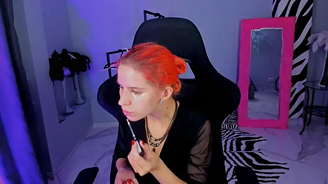 Snapshot of NitaNihil chatting on October 29, 7:04 pm NitaNihil online show from October 29, 7:04 pm