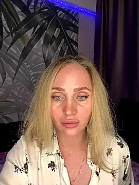 Snapshot of Affectionate_lady chatting on October 13, 7:30 am Affectionate lady online show from October 13, 7:30 am