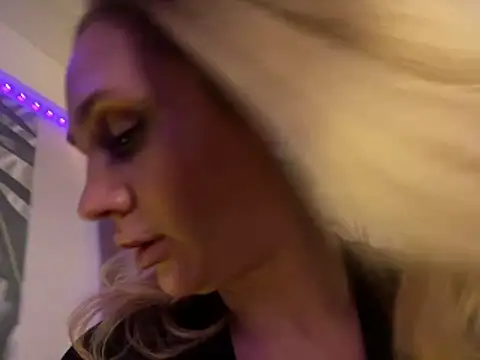 Snapshot of Affectionate_lady chatting on December 13, 10:48 pm Affectionate lady online show from December 13, 10:48 pm