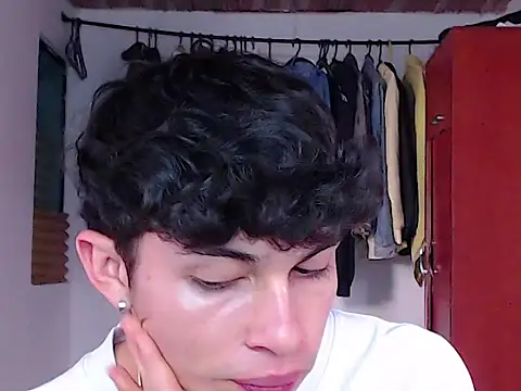 Snapshot of john_vichenso chatting on September 12, 9:15 pm john vichenso online show from September 12, 9:15 pm