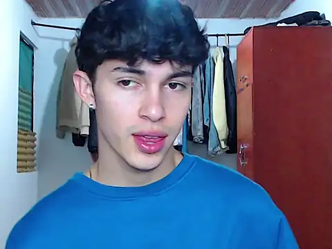 Snapshot of john_vichenso chatting on September 17, 10:00 pm john vichenso online show from September 17, 10:00 pm