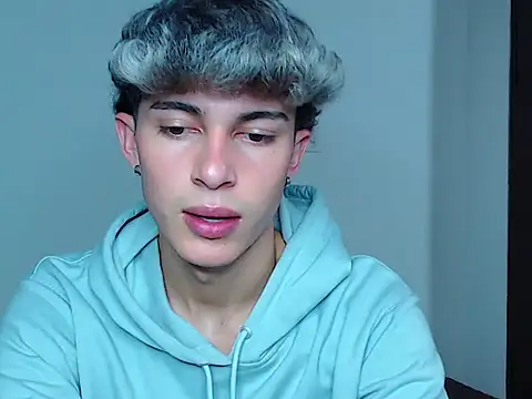 Snapshot of john_vichenso chatting on October 14, 10:43 pm john vichenso online show from October 14, 10:43 pm