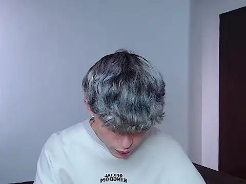 Snapshot of john_vichenso chatting on October 17, 8:33 pm john vichenso online show from October 17, 8:33 pm