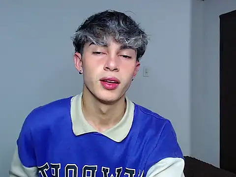 Snapshot of john_vichenso chatting on October 22, 10:20 pm john vichenso online show from October 22, 10:20 pm