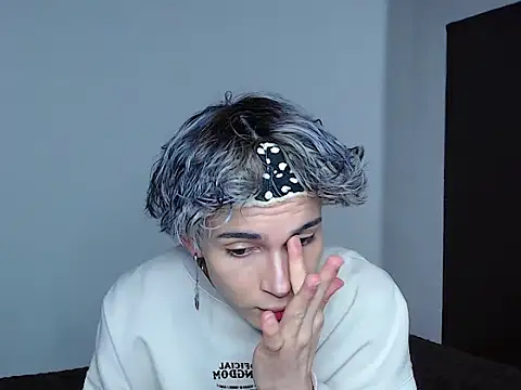 Snapshot of john_vichenso chatting on October 27, 10:14 pm john vichenso online show from October 27, 10:14 pm