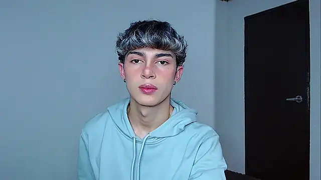 Snapshot of john_vichenso chatting on November 13, 10:19 pm john vichenso online show from November 13, 10:19 pm