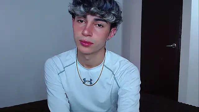 Snapshot of john_vichenso chatting on November 14, 9:13 pm john vichenso online show from November 14, 9:13 pm