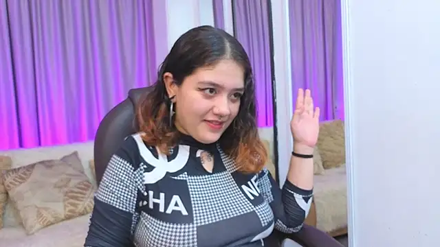 Snapshot of Niaa_Stark chatting on April 11, 11:47 am Niaa Stark online show from April 11, 11:47 am