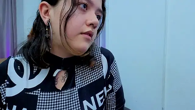 Snapshot of Niaa_Stark chatting on April 23, 8:22 pm Niaa Stark online show from April 23, 8:22 pm