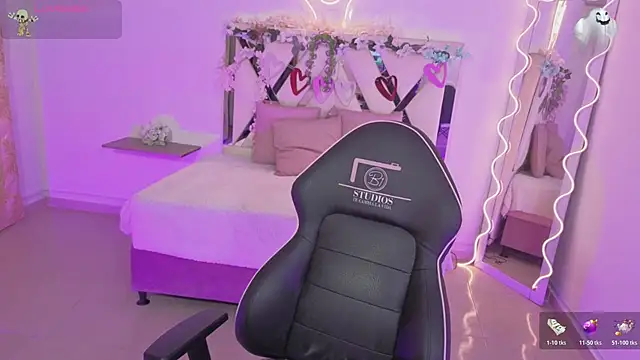 ZURY TAY online show from October 30, 11:44 am