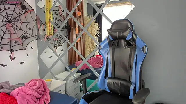 Snapshot of hannah_lover chatting on November 4, 7:13 pm hannah lover online show from November 4, 7:13 pm