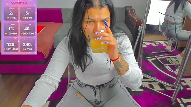 MiaKiittyy online show from October 23, 4:39 pm