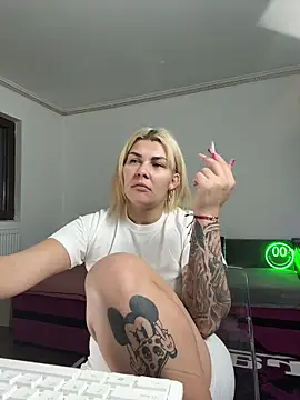 MiaKiittyy online show from December 21, 5:09 pm