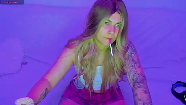 MiaKiittyy online show from April 27, 9:24 pm