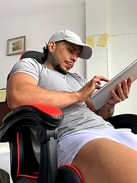 Snapshot of DeimonOficial chatting on September 27, 2:11 pm DeimonOficial online show from September 27, 2:11 pm