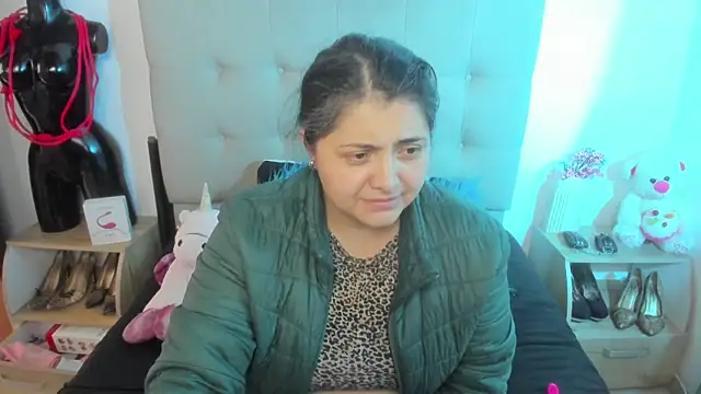 TifanyAmazinng online show from December 3, 12:14 pm