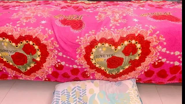 Snapshot of bellotabigtits18 chatting on September 18, 2:35 am bellotabigtits18 online show from September 18, 2:35 am