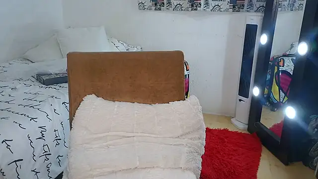 Snapshot of SweetCatheryne chatting on July 13, 10:56 pm SweetCatheryne online show from July 13, 10:56 pm