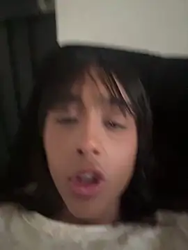 Snapshot of Aleja_ruizz chatting on November 5, 9:59 pm Aleja ruizz online show from November 5, 9:59 pm