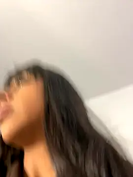 Snapshot of Aleja_ruizz chatting on November 26, 8:21 pm Aleja ruizz online show from November 26, 8:21 pm