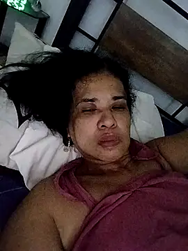 Snapshot of Prettysweetmum chatting on September 21, 9:27 pm Prettysweetmum online show from September 21, 9:27 pm