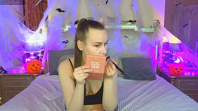 Kelly Cartier online show from October 27, 12:42 pm