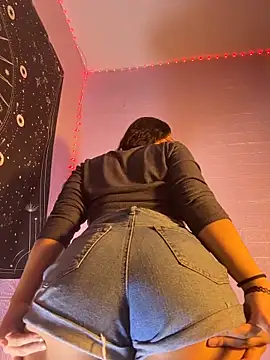 Snapshot of ZeziGamingg chatting on January 16, 5:00 am ZeziGamingg online show from January 16, 5:00 am